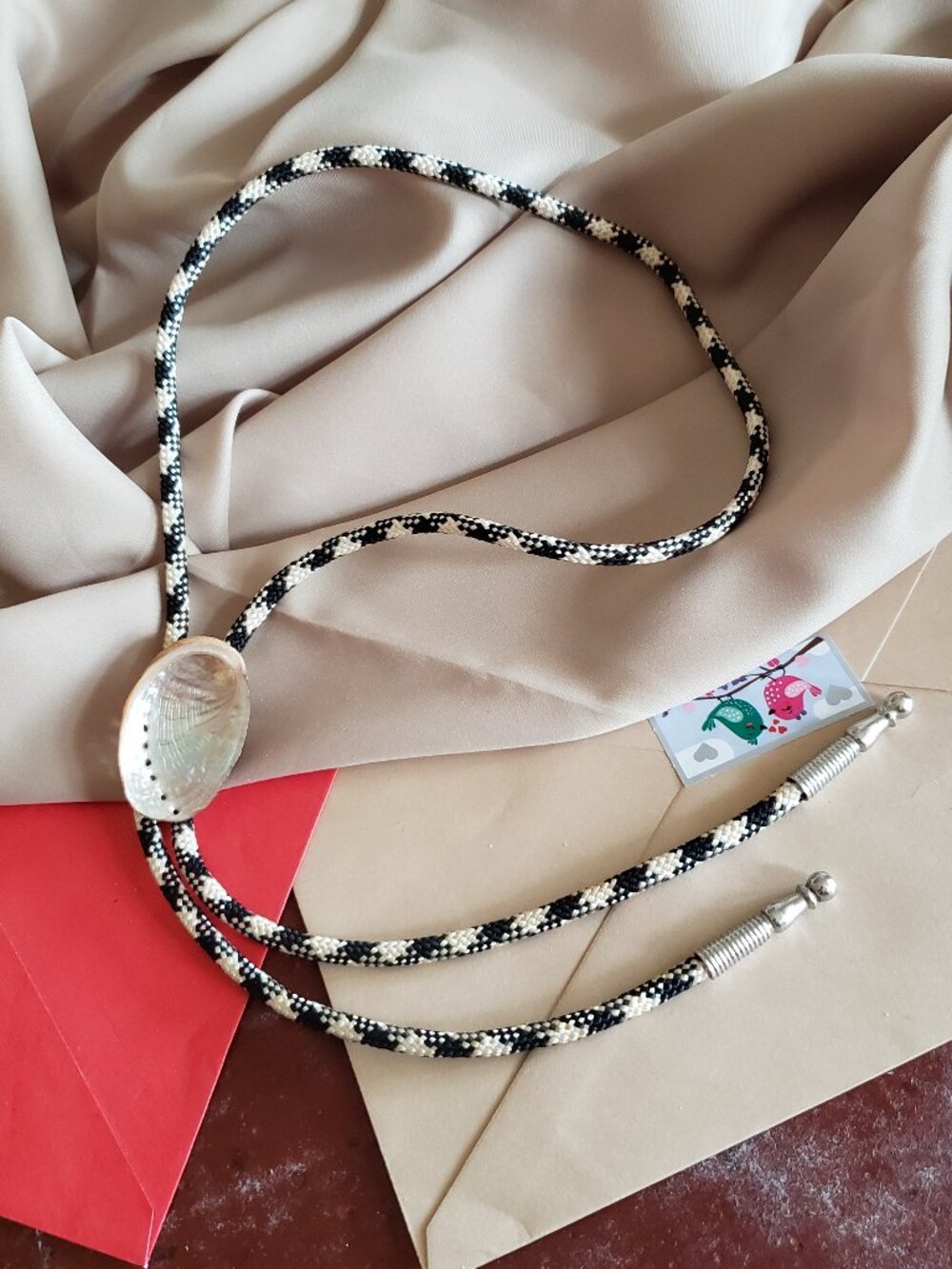 VINTAGE HAWAIIAN BOLO TIE WITH SHELL